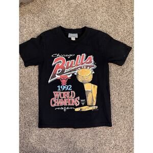 VINTAGE Mens Chicago Bulls Shirt Back to Back 1992 World Champions Lace Valley